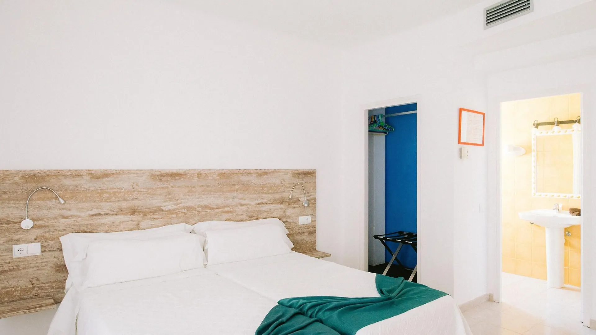 Hostal Valencia San Antonio  2*, San Antonio (Ibiza) Spain